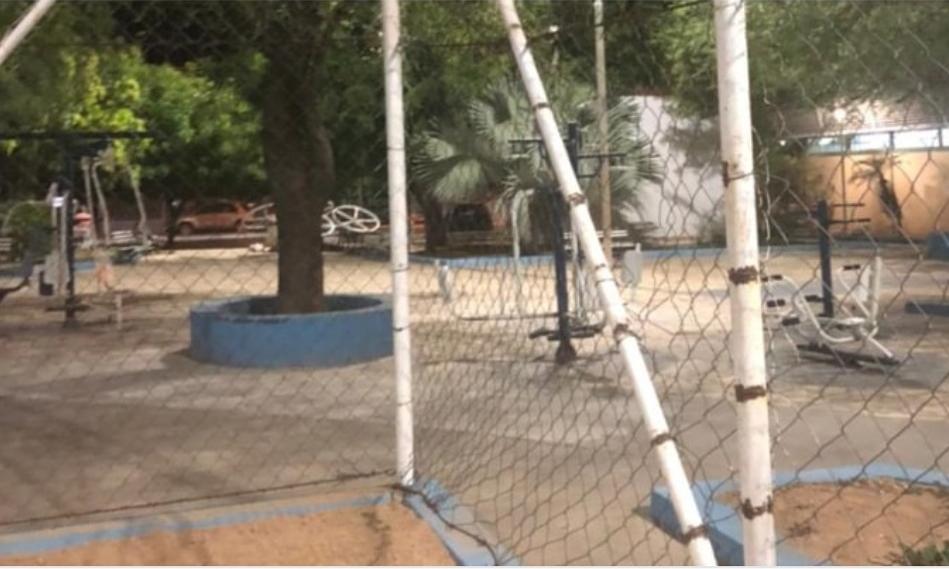 SUSTO : Jovem sofre descarga elétrica após tocar em alambrados de praça, no Belo Horizonte, em Patos. Fato já havia sido alertado as Secretarias de Infraestrutura, Esporte e da Juventude