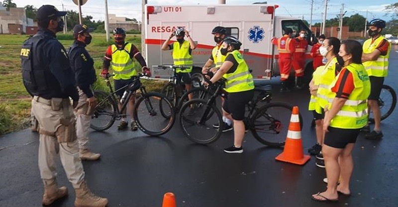 Inspetor Hiroi da PRF faz recomendações importantes para ciclistas que utilizam rodovias federais para pedalar. Veja vídeo