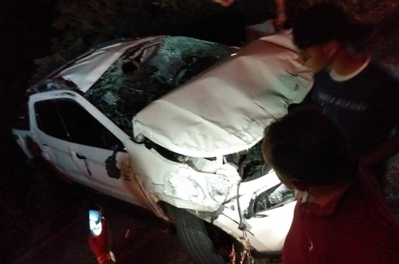 Capotamento deixa duas pessoas feridas em área rural na noite desta terça (13) no Vale do Piancó