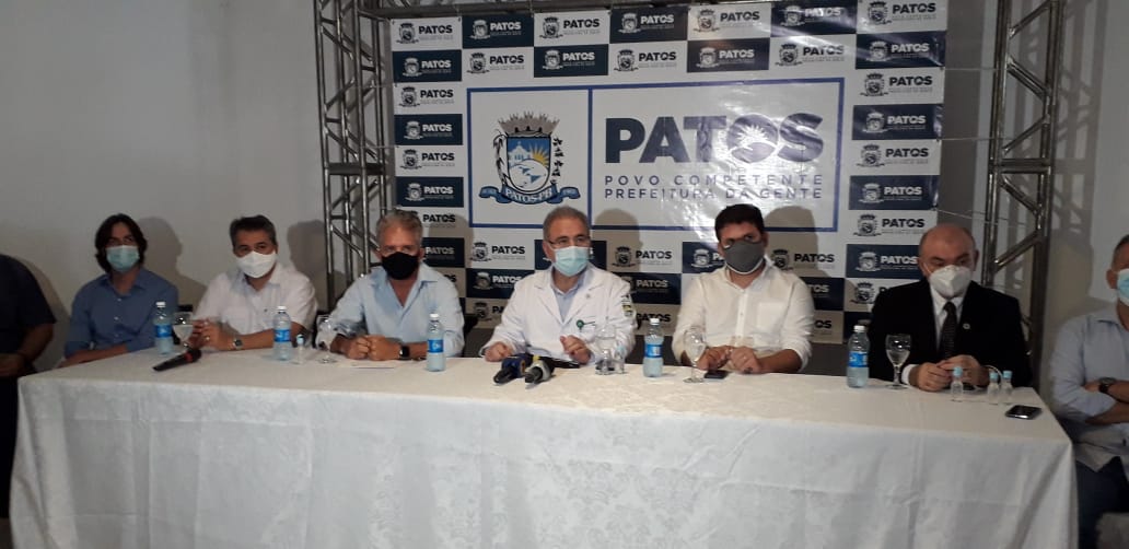 Ministro da Saúde visita Patos, concede coletiva de imprensa e discute problemas de saúde da região