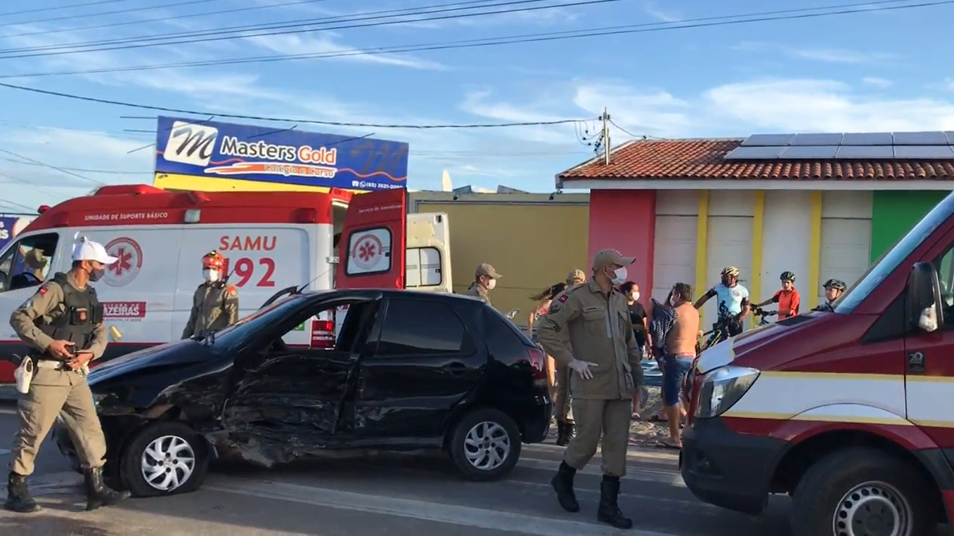 Acidente envolvendo dois veículos deixa vários feridos no Sertão neste sábado (17)