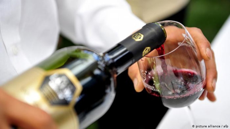 Consumir álcool não altera efeito da vacina, confirmam cientistas