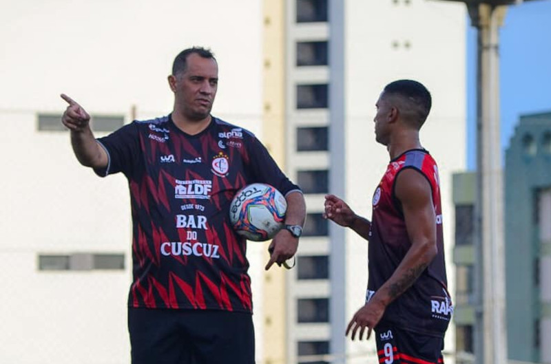 Mais um treinador não resiste e perde o emprego no Paraibano