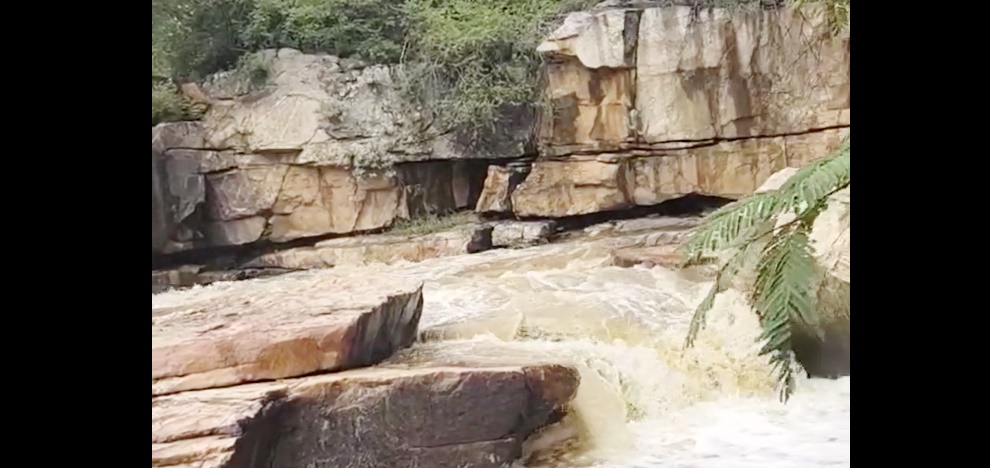 Chuvas continuam proporcionando belas imagens aos sertanejos. Veja os vídeos