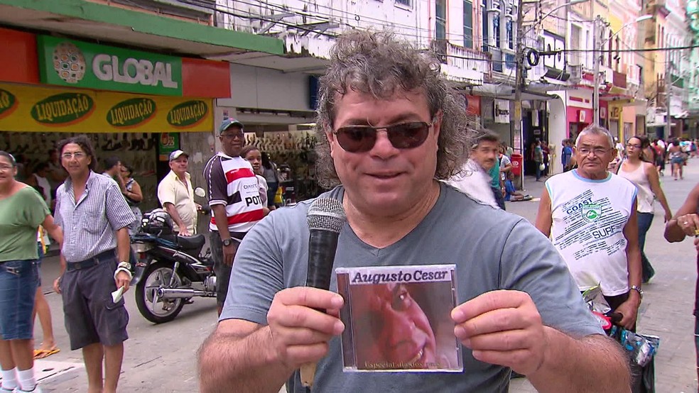 Cantor Augusto César, que estava com Covid, morre no Recife aos 61 anos