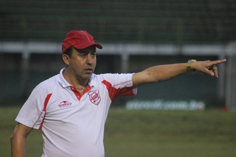 Atlético-PB fecha com o técnico Edson Neguinho e chega a cinco treinadores em quatro meses