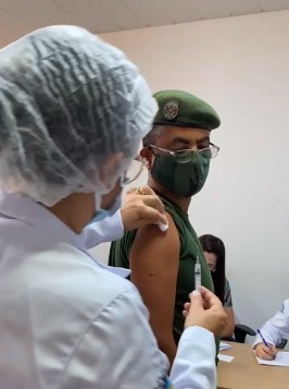 Forças de segurança e salvamento, agentes de trânsito e guarda municipal são imunizados em Patos contra a covid-19