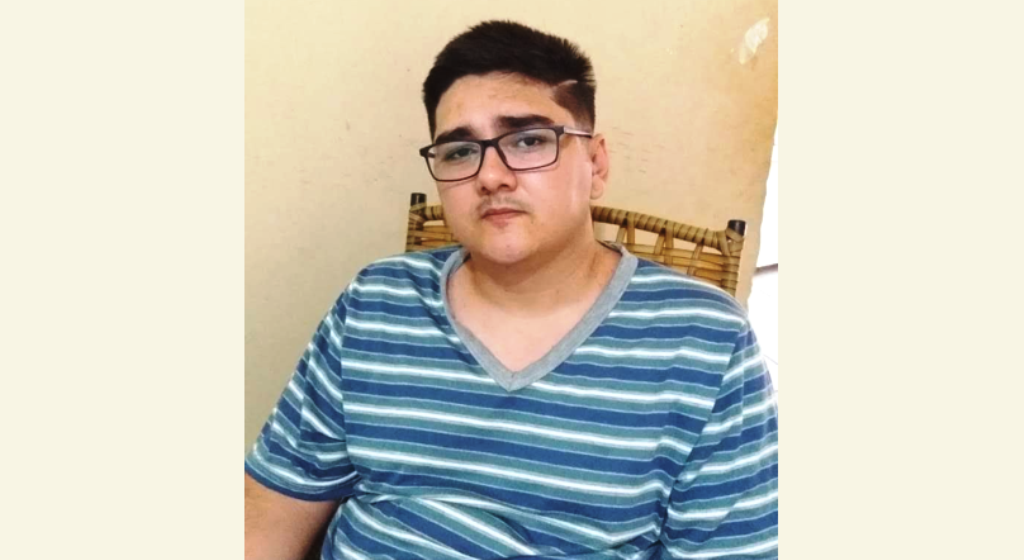 Em Patos, mãe faz campanha para filho que sofre com doença rara que provoca espasmos, cegueira, crises convulsivas e paralisia no corpo