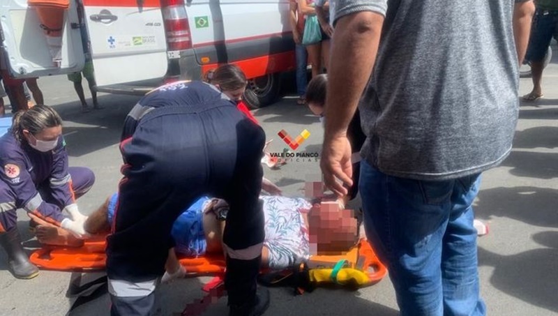 Colisão entre carro e moto deixa uma pessoa gravemente ferida no Vale do Piancó