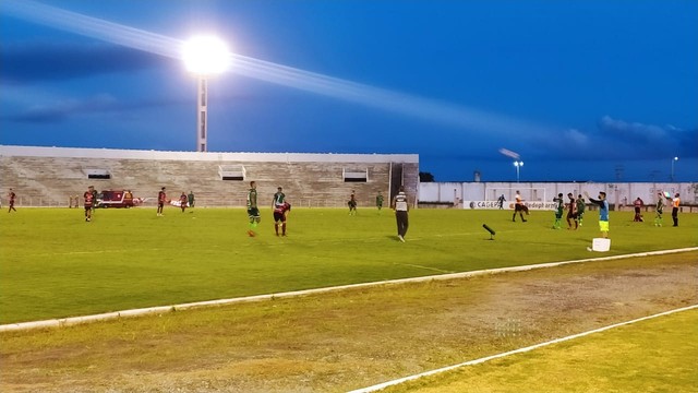 Com pênalti polêmico, Nacional perde para o Campinense no Amigão