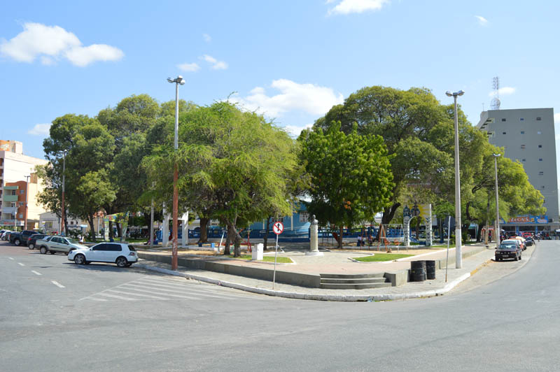 Comerciantes que trabalham em torno da Praça Getúlio Vargas em Patos, participam de reunião
