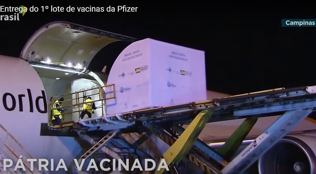 Chega ao Brasil 1º lote da vacina da Pfizer-BioNTech