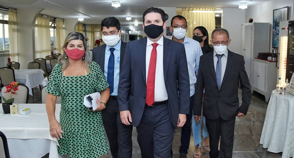 Em Brasília, Hugo Motta e pescadores paraibanos debatem demandas do setor