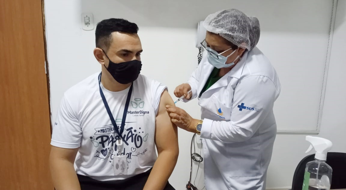 Agentes funerários da cidade de Patos começam a ser imunizados contra a Covid-19