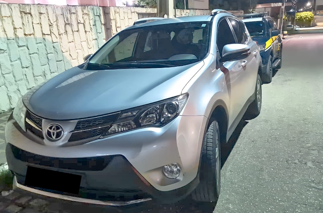 PRF recupera no sertão paraibano veículo roubado em Pernambuco que estava circulando clonado