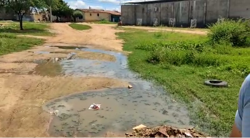 Vereador denuncia fedentina no Jardim Santa Clara