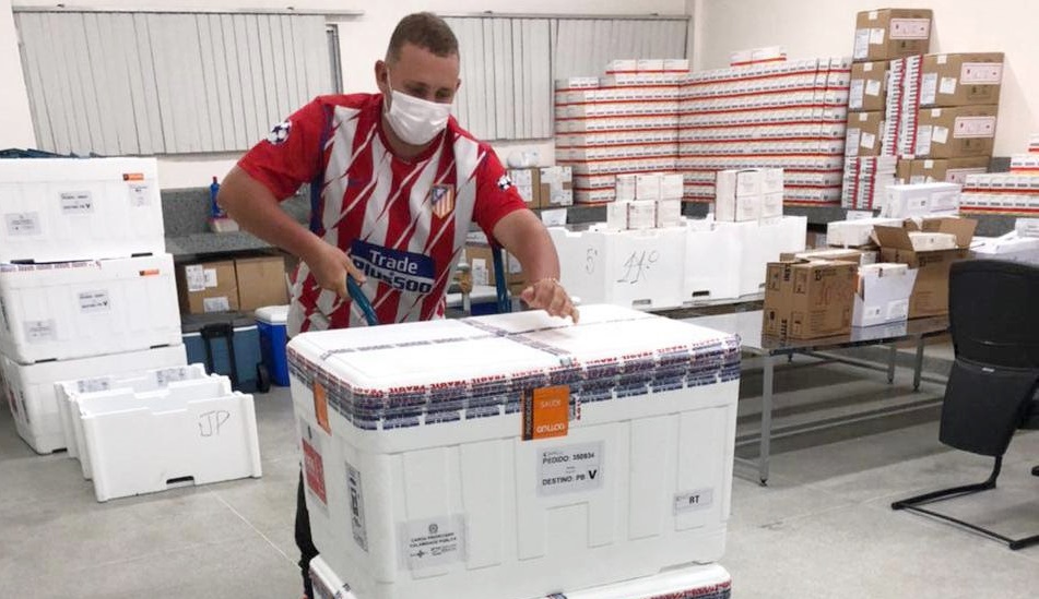 Novas doses da vacina Coronavac e distribui para os municípios neste domingo (09)