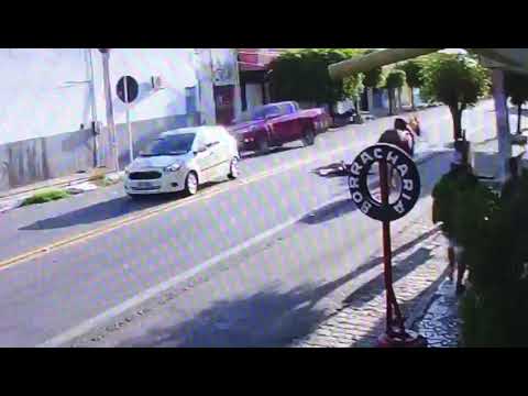 Câmera registara momento exato de acidente entre cavalo e veículo em Condado