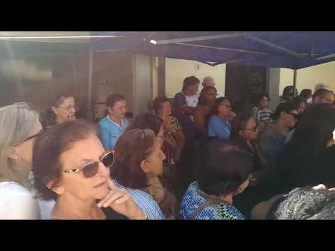 Familiares e amigos se despedem de Dona Ivonise Cabeleireira