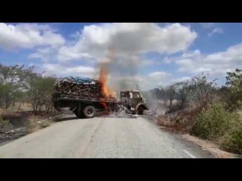 Carro-forte é explodido por criminosos em estrada no interior do RN