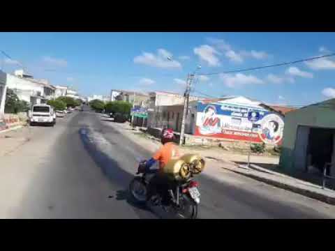 Flagrante em Patos: Vídeo flagra momento exato que motociclista cai após passar por óleo