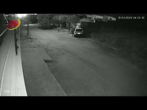 Imagens mostram momento de furto em carro de agente de trânsito na cidade de Patos