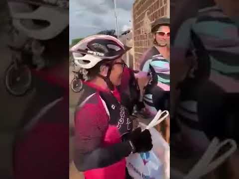 Pedala Batom e Pedal do Sol doam mais de 100 quilos de alimentos para mulher carente em Patos