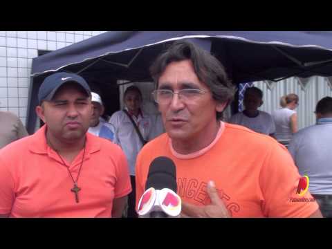 Comoção e músicas infantis no sepultamento do Palhaço Paixão