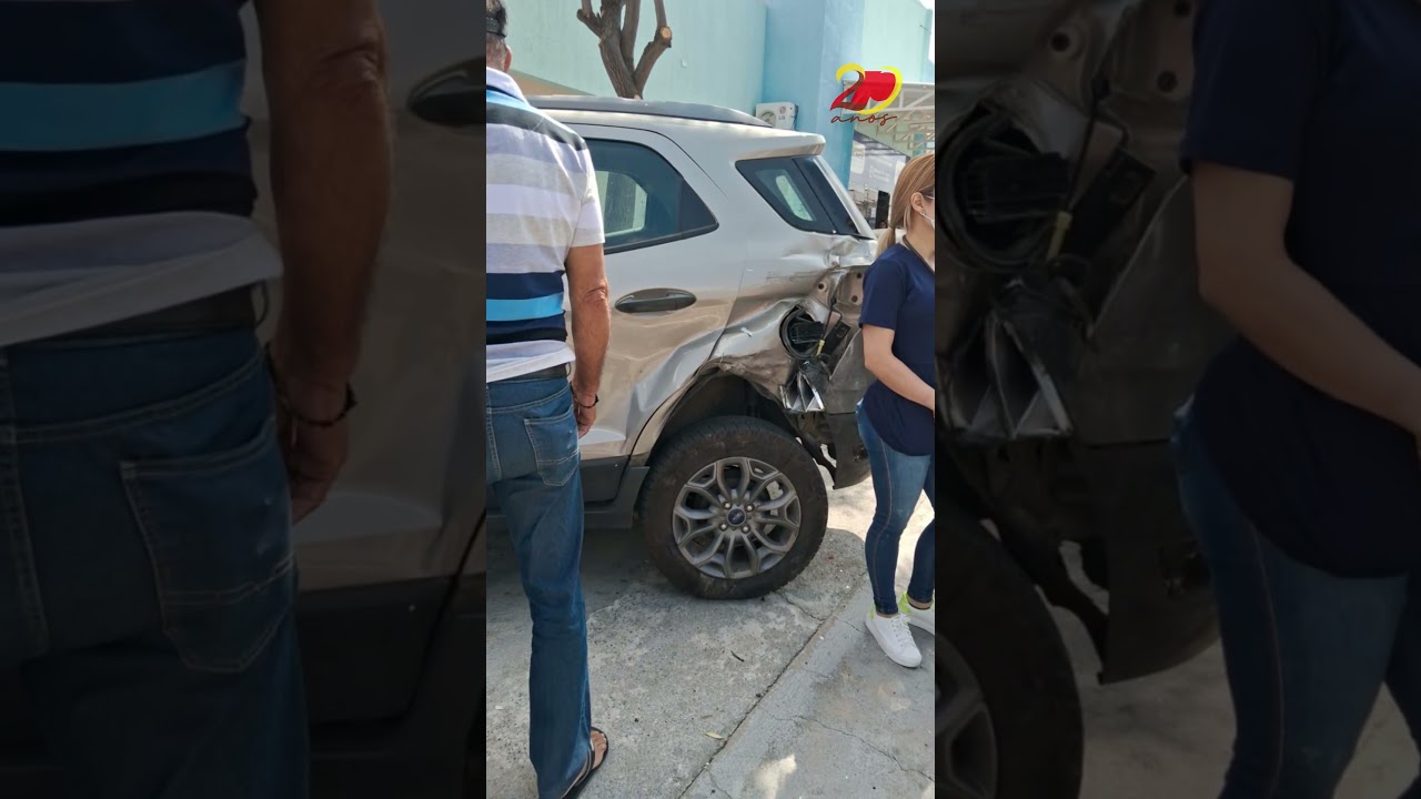 Ambulância do SAMU que seguia para ocorrência se envolve em acidente com carro de passeio, em Patos