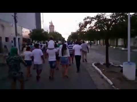 POPULAÇÃO DE SANTA TEREZINHA-PB REALIZA MANIFESTAÇÃO E PEDE PAZ APÓS AGRESSÃO A CANDIDATO A PREFEITO