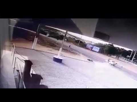 IMPRESSIONANTE: Vídeo mostra momento exato que jovem de 22 é atropelada é morta no Sertão. Veja