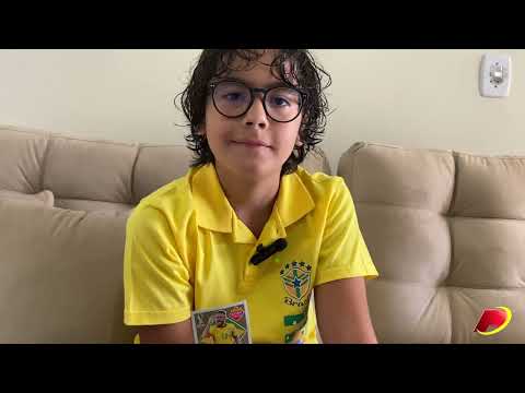 Criança patoense encontra em primeiro pacotinho, figurinha rara de Neymar da Copa. Veja Reportagem