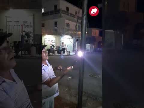 Moradores do Bivar Olinto relatam preocupação com fio solto que está transmitindo corrente elétrica