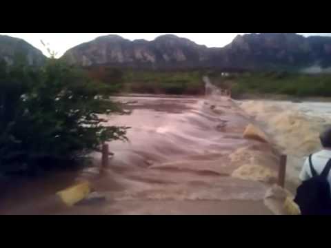 Rio transborda em Catingueira - Patosonline.com 2017