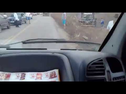 Veja o vídeo do local do acidente entre carro e caminhão da banda Cavaleiros do Forró