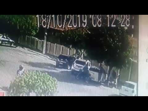 Bandidos tomam moto de assalto em plena luz do dia no centro de Patos. Veja as imagens