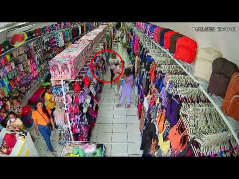 Em Patos: proprietário de loja de roupas relata flagrante de mulher furtando pijama; veja vídeo