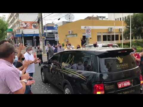Vítima da covid-19: Corpo do advogado Humberto Pires recebe últimas homenagens em Patos