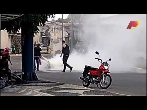 Motociclista sofre queda e moto pega fogo logo em seguida, próximo à antiga Estação Rodoviária