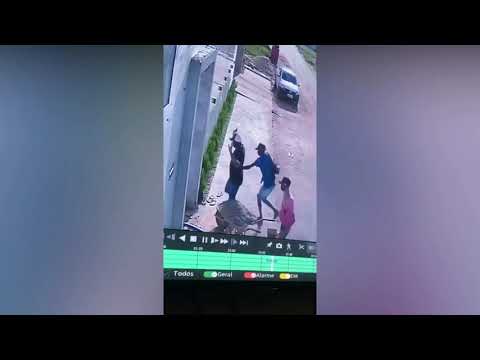 Bandidos fortemente armados invadem residncia faze