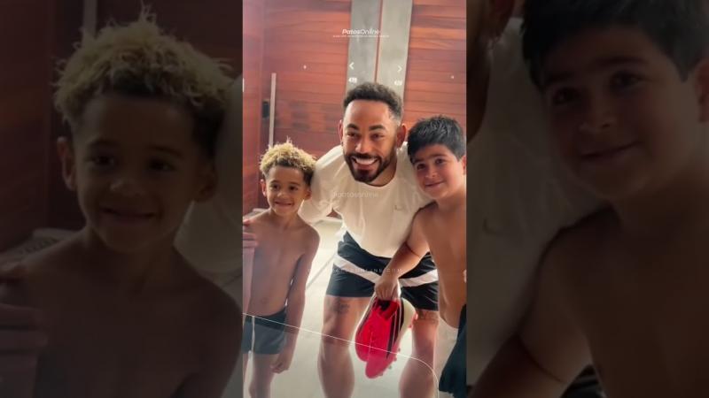 Matheus Cunha volta à Paraíba após a Copa do Mundo e realiza o sonho de pequeno torcedor