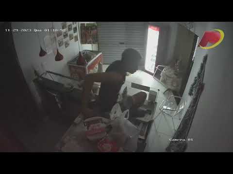 Imagens mostram ação de homem preso por furt0 em estabelecimento no bairro Santo Antônio, em Patos