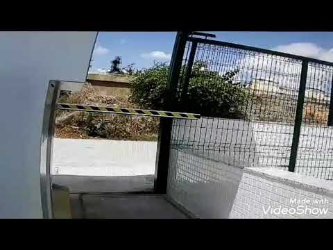 Polícia divulga imagens de homem correndo logo após atacar mulher em Patos. Suspeito foi preso