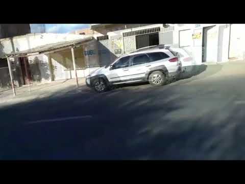 Morador faz vídeo mostrando lixo em via pública e pede providência da Prefeitura de Patos. Veja